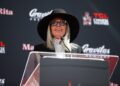 Los Ángeles (Estados Unidos), 11/10/2025.- (ARCHIVO) – La actriz estadounidense Diane Keaton asiste a la ceremonia de impresión de sus huellas y pisadas en su honor en el Teatro Chino TCL de Los Ángeles, California (EE. UU.), el 11 de agosto de 2022 (reemitida el 11 de octubre de 2025). Diane Keaton ha fallecido a los 79 años, según informó un portavoz de la familia el 11 de octubre de 2025. (Cine) EFE/EPA/CAROLINE BREHMAN.