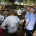El presidente Miguel Díaz-Canel y otras autoridades cubanas durante un recorrido por zonas de la región oriental afectadas recientemente por intensas lluvias. Foto: @PresidenciaCuba / X.