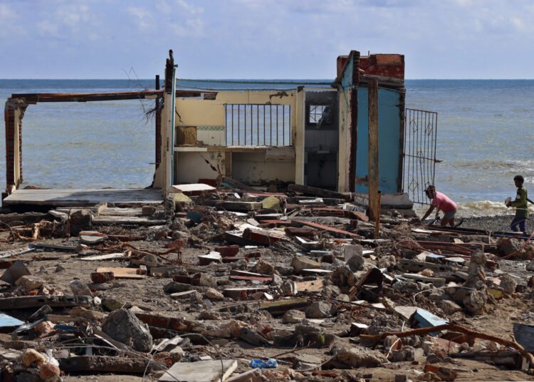 Una casa destruida en el poblado de Guamá, Santiago de Cuba, tras el paso del huracán Melissa por ese territorio. Foto: EFE/Ernesto Mastrascusa.