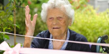 Ethel Caterham, cuando celebró sus 115 años. Foto: FB del Hallmark Luxury Care Homes.