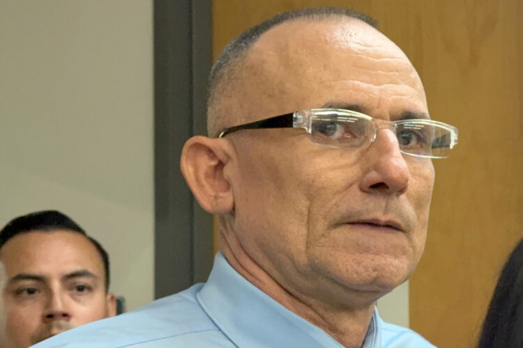 El líder opositor cubano José Daniel Ferrer en la Fundación Nacional Cubano Americana, tras su llegada a Miami procedente de Cuba, el 13 de octubre de 2025. Foto: Antoni Belchi / EFE.