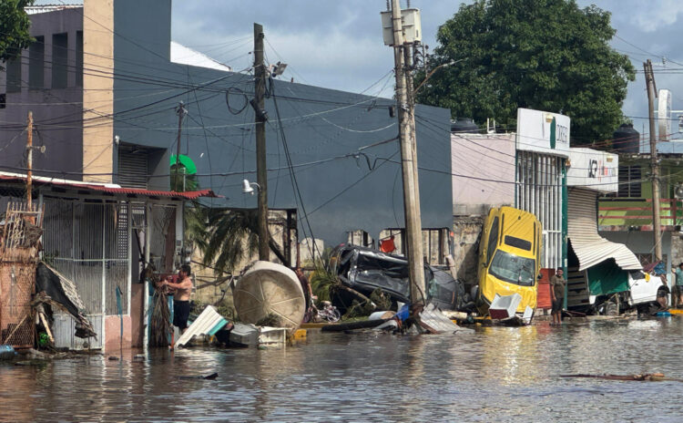 Inundación y los daños causados por fuertes lluvias el pasado viernes en Poza Rica, Veracruz. Foto: EFE/ Miguel Victoria.