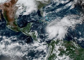 Imagen satelital del Cento Nacional de Huracanes de Estados Unidos.