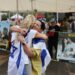 Celebración tras el anuncio de un acuerdo de paz en la Plaza de los Rehenes de Tel Aviv, Israel, este jueves. Foto: Abrir Sultan/EFE.