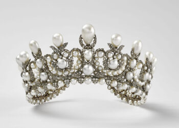 Diadema de la emperatriz Eugenia robada del Museo del Louvre, en París. Foto: EFE/ Département Des Objets D'art Du Musée Du Louvre.