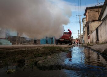 Fumigación en Matanzas ante la proliferación de enfermedades transmitidas por mosquitos. Foto: Raúl Navarro/Girón.
