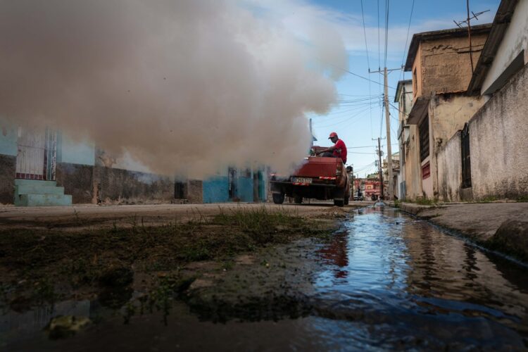 Fumigación en Matanzas ante la proliferación de enfermedades transmitidas por mosquitos. Foto: Raúl Navarro/Girón.