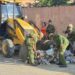 Militares cubanos participan en labores de higienización en La Habana, el domingo 5 de octubre de 2025. Foto: Tribuna de La Habana.