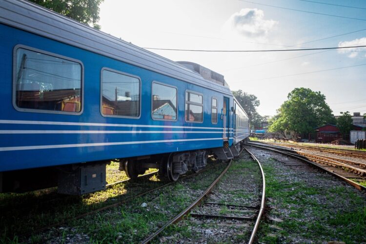 Coche del tren Habana-Santiago. Foto: Naturaleza Secreta, vía: Rutas Nacionales/Facebook.