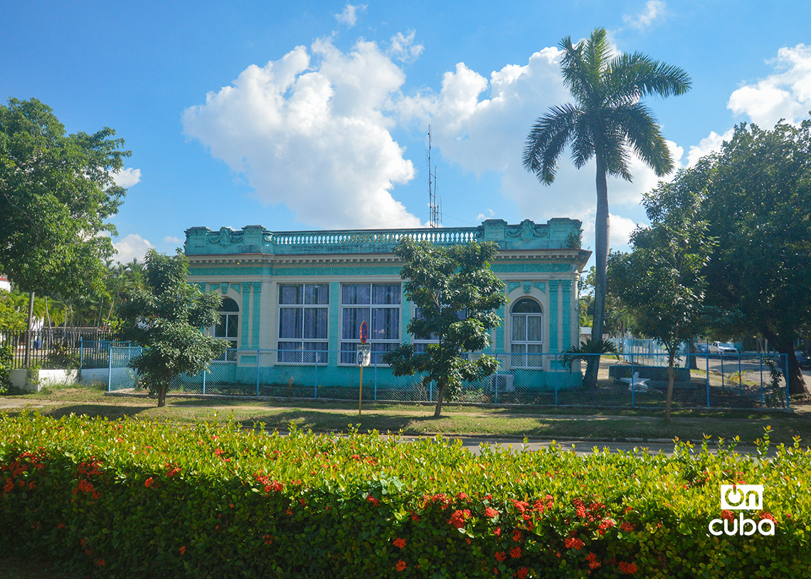 Construcción en la Quinta Avenida de Miramar, en La Habana. Foto: Otmaro Rodríguez.