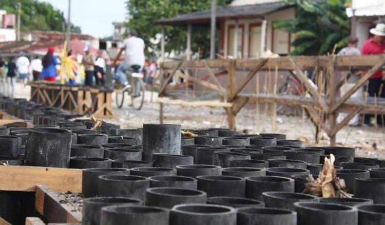 El accidente tuvo lugar en unos sacos de los llamados morteros, en un sitio destinado a la explosión de los fuegos artificiales. Foto: Facebook/Escambray.