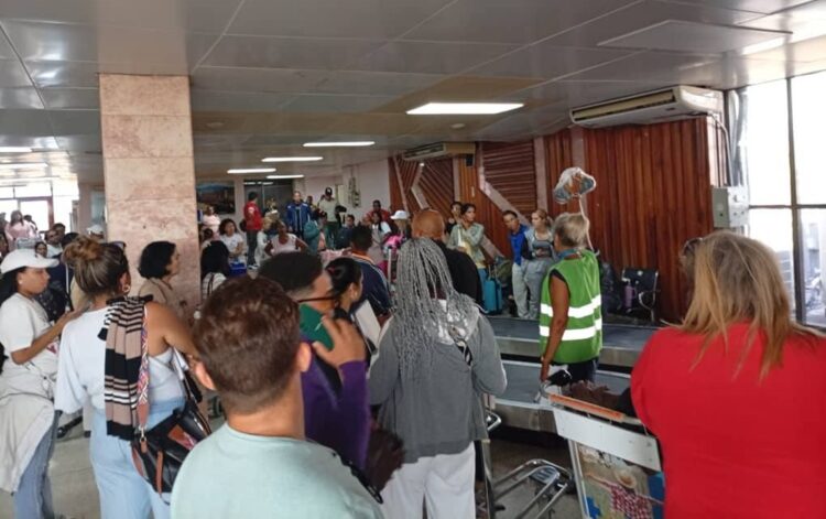 Tras el paso del huracán Melissa, el Aeropuerto Internacional Antonio Maceo, de Santiago de Cuba aún no se recupera del todo. Foto: Facebook/Empresa Cubana de Aeropuertos y Servicios Aeronáutos.