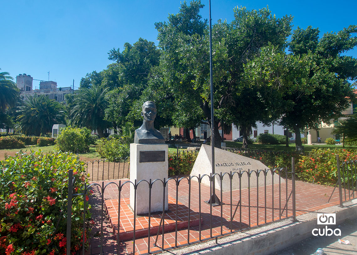 Parque Aracelio Iglesias, donde antiguamente se encontraba el hotel Mascotte, en la Habana Vieja. Foto: Otmaro Rodríguez.