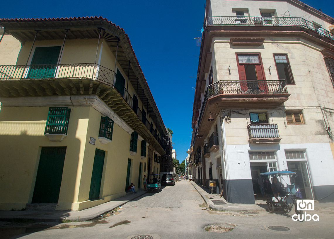 Calle Oficios, en la Habana Vieja. Foto: Otmaro Rodríguez.