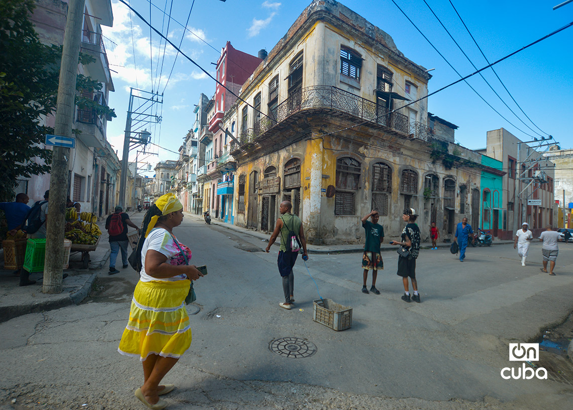 Salud Street, in Central Havana. Photo: Otmaro Rodríguez.