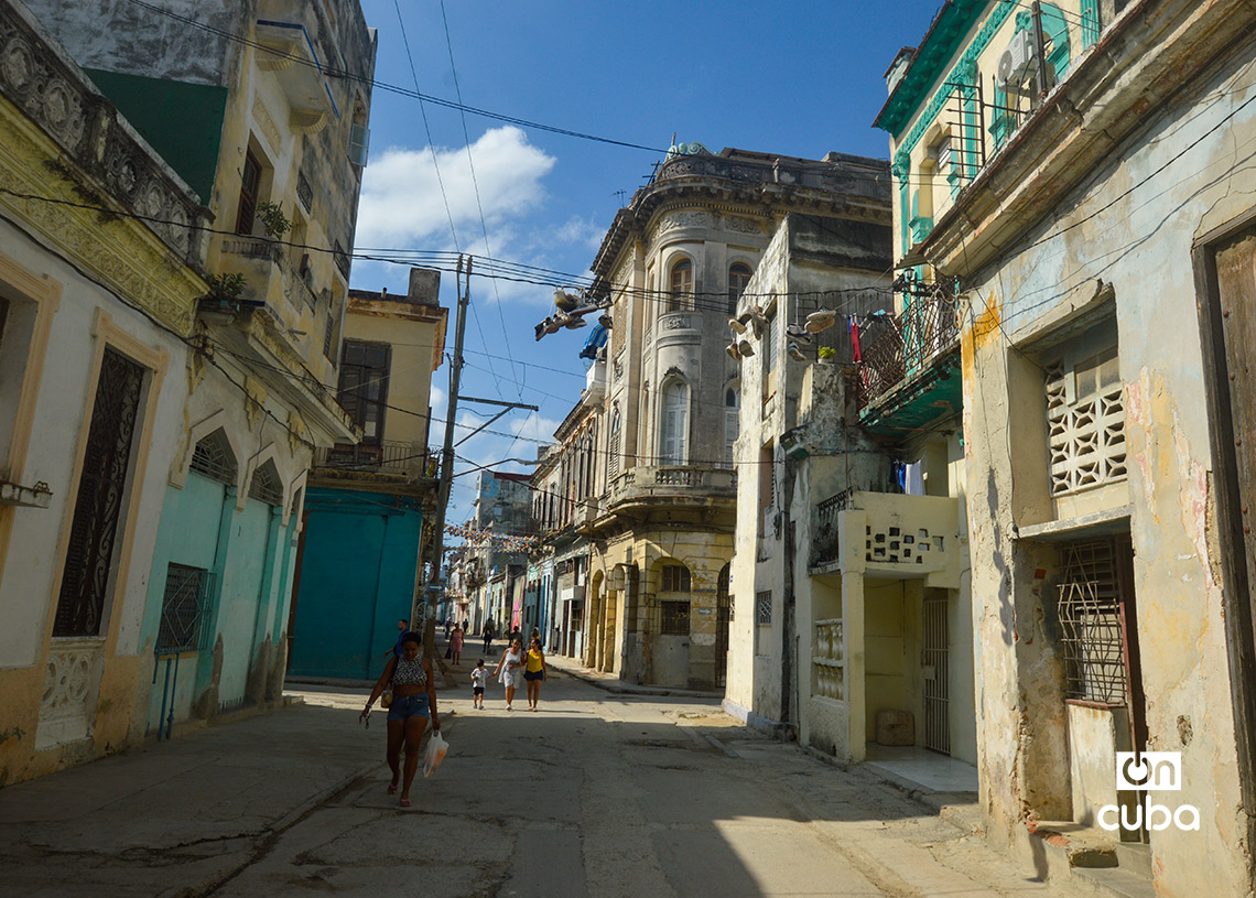 Salud Street, in Central Havana. Photo: Otmaro Rodríguez.