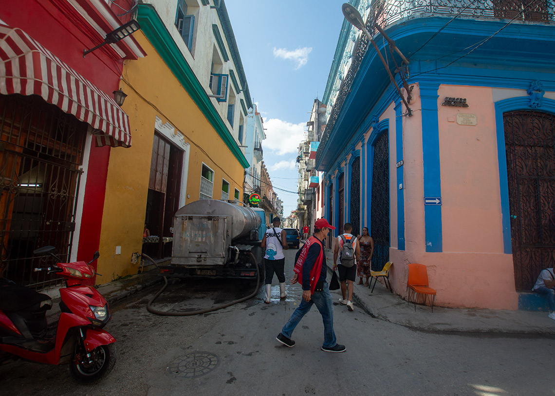 Salud Street, in Central Havana. Photo: Otmaro Rodríguez.