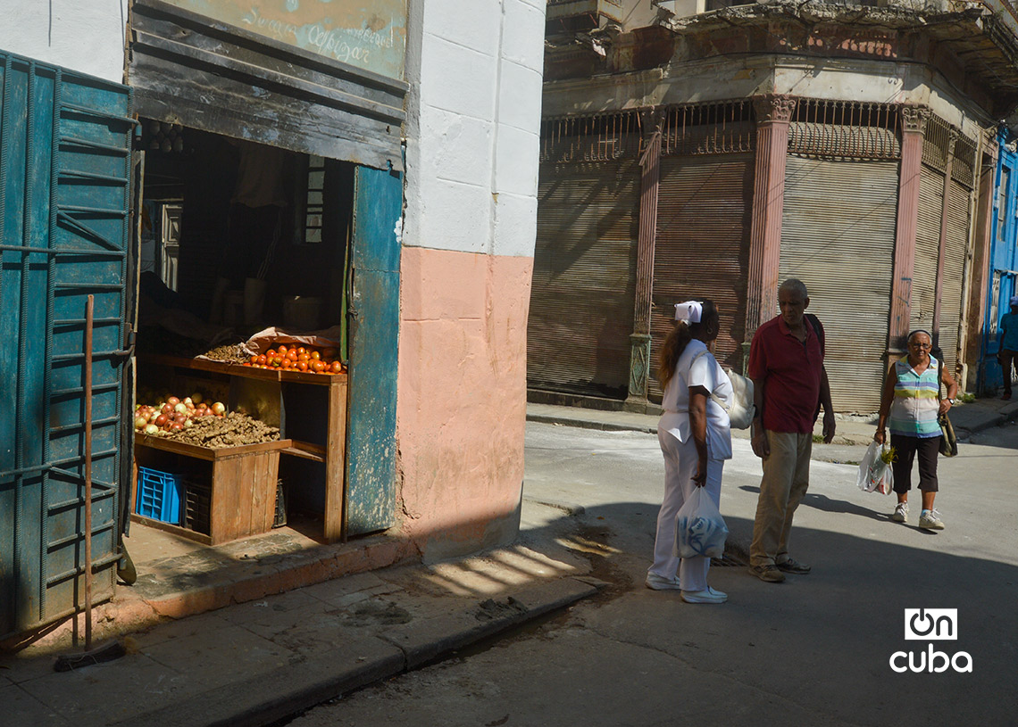 Calle Salud, en Centro Habana. Foto: Otmaro Rodríguez.