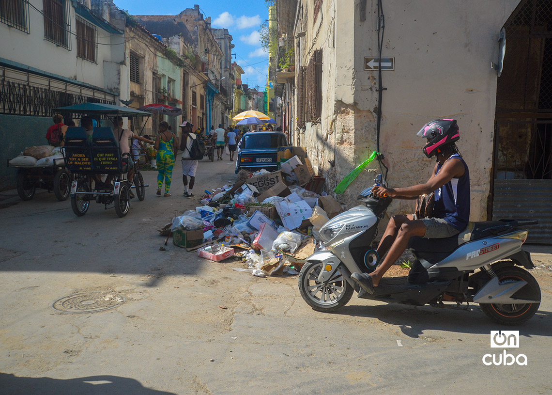 Salud Street, in Central Havana. Photo: Otmaro Rodríguez.