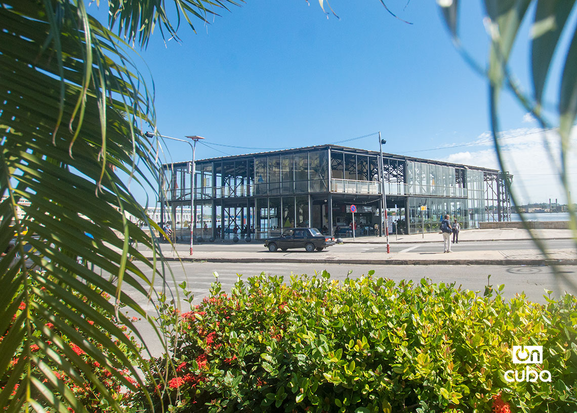 Emboque de Luz, cerca del parque Aracelio Iglesias, en la Habana Vieja. Foto: Otmaro Rodríguez.