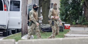 Dos efectivos del ICE en Estados Unidos. Foto: Cristobal Herrera-Ulashkevich/EFE, Archivo.