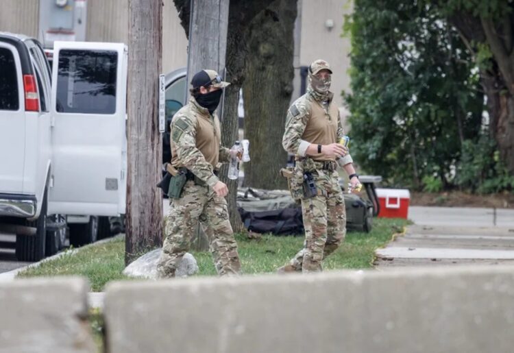 Dos efectivos del ICE en Estados Unidos. Foto: Cristobal Herrera-Ulashkevich/EFE, Archivo.