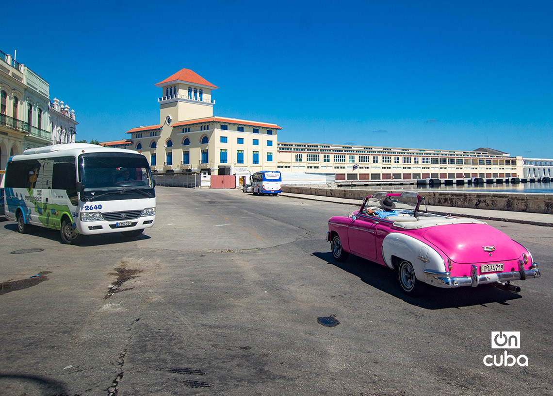 Antiguo edificio de la aduana del puerto, donde se construye el Hotel Real Aduana, en la Habana Vieja. Foto: Otmaro Rodríguez.