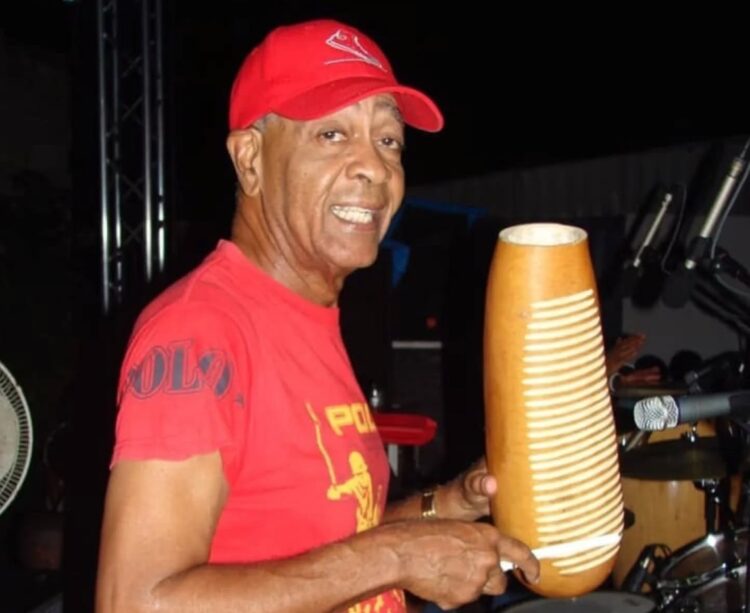 Julio Noroña, fundador de la orquesta Los Van Van, fallecido el 19 de noviembre de 2025 a los 85 años de edad. Foto: Tomada del perfil de Facebook de Los Van Van.