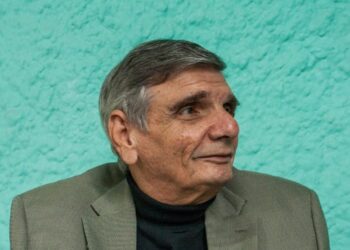 El escritor y periodista Julio Travieso. Foto: Facebook/Yunier Riquenes.