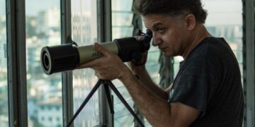 Localizando imágenes para un filme posible. La foto recuerda un plano célebre de "Memorias del subdesarrollo". Foto: Cortesía del entrevistado.