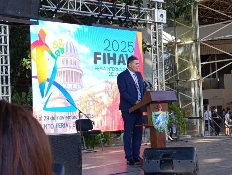 Oscar Perez-Oliva Fraga, ministro de Comercio Exterior y la Inversión Extranjera, durante la apertura de FIHAV 2025. Foto: Facebook/Gobierno Cuba.