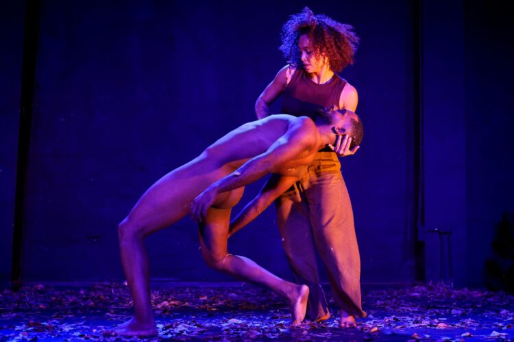 Daymé del Toro y Samuel Manzueta. Foto: Mikaël Pasco.