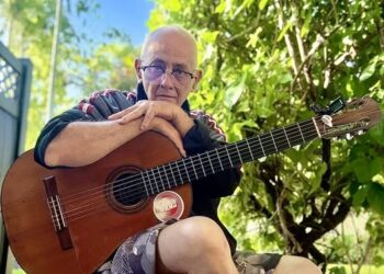 Rodolfo de la Fuente. Autorretrato en su casa de Miami, octubre de 2025.