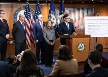 El Congreso de EE.UU. aprobó el proyecto de ley para la publicación de todos los archivos relacionados con el caso del delincuente sexual Jeffrey Epstein. Foto: Luke Johnson / EFE / EPA.