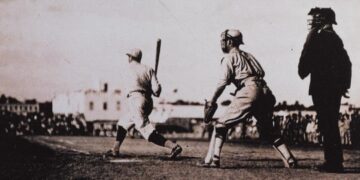 El cuarto bate en acción durante uno de los encuentros entre los Gigantes de New York y los Azules del Almendares. Foto: Tomada de www.baseballhall.org.