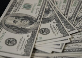 Billetes de dólares estadounidenses. Foto: Freepik / Archivo.
