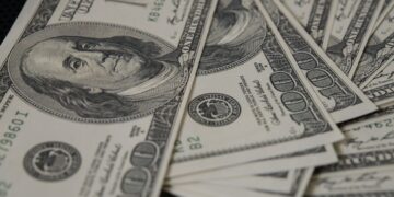 Billetes de dólares estadounidenses. Foto: Freepik / Archivo.