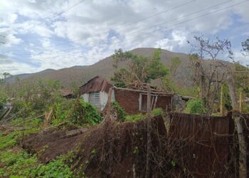 Una casa en el pueblo de Juan González, en la carretera a Chivirico, Santiago de Cuba. Foto compartida por el periodista Lázaro Manue Alonso.