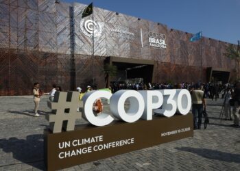 La trigésima cumbre climática de la ONU (COP30) comenzó oficialmente este lunes 10 de noviembre de 2025 en la ciudad de Belém, en la Amazonía brasileña. Foto: Antonio Lacerda / EFE.