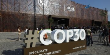 La trigésima cumbre climática de la ONU (COP30) comenzó oficialmente este lunes 10 de noviembre de 2025 en la ciudad de Belém, en la Amazonía brasileña. Foto: Antonio Lacerda / EFE.