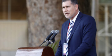El viceprimer ministro y ministro de Comercio Exterior e Inversión Extranjera, Oscar Pérez-Oliva Fraga, habla durante la apertura de la Feria Internacional de La Habana. Foto:  Ernesto Mastrascusa/EFE.