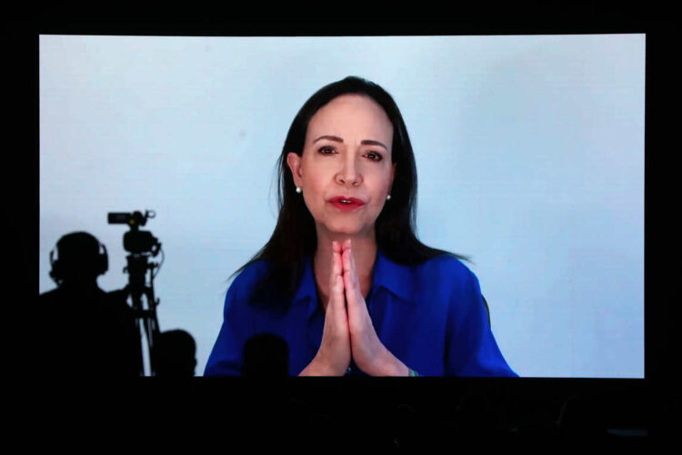 La líder de la oposición venezolana María Corina Machado habla durante la Conferencia Anual de Ejecutivos (CADE Ejecutivos) de Perú este miércoles, en Lima, Perú. Foto: Paolo Aguilar / EFE.