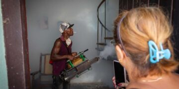 La actual crisis económica limita la capacidad de prevención, principalmente mediante la fumigación masiva contra los mosquitos. Foto: Periódico Girón.