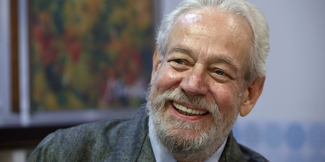 Fotografía de archivo, tomada el 29/07/2022 en Ciudad de México, del escritor mexicano Gonzalo Celorio, galardonado hoy con el Premio Cervantes 2025. Foto: EFE/Archivo/José Méndez.