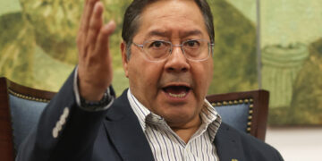 Luis Arce en una entrevista en la Casa Grande del Pueblo, en La Paz. Foto: Luis Gandarillas/EFE.
