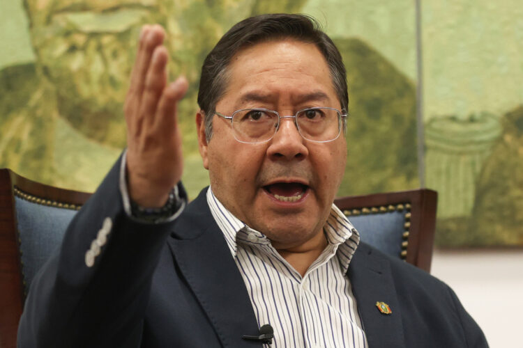 Luis Arce en una entrevista en la Casa Grande del Pueblo, en La Paz. Foto: Luis Gandarillas/EFE.