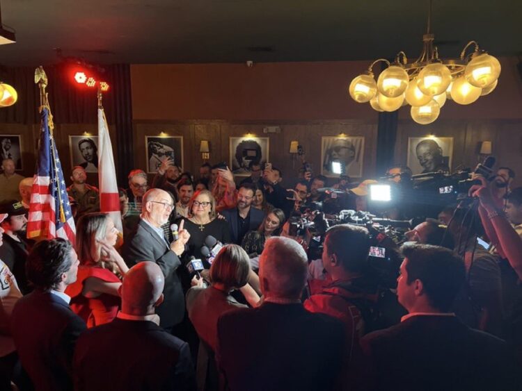 Emilio González, al centro, el pasado 4 de noviembre. Foto: Foto: @Emilioformiami