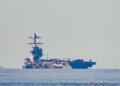 Fotografía de archivo del 24 de mayo de 2023 que muestra al portaaviones USS Gerald R. Ford entrando en el fiordo de Oslo, en Jeloya (Noruega). Estados Unidos ha reforzado en los últimos meses su presencia militar en el Caribe y en el Pacífico latinoamericanoFoto: EFE/EPA/Terje Pedersen /ARCHIVO.