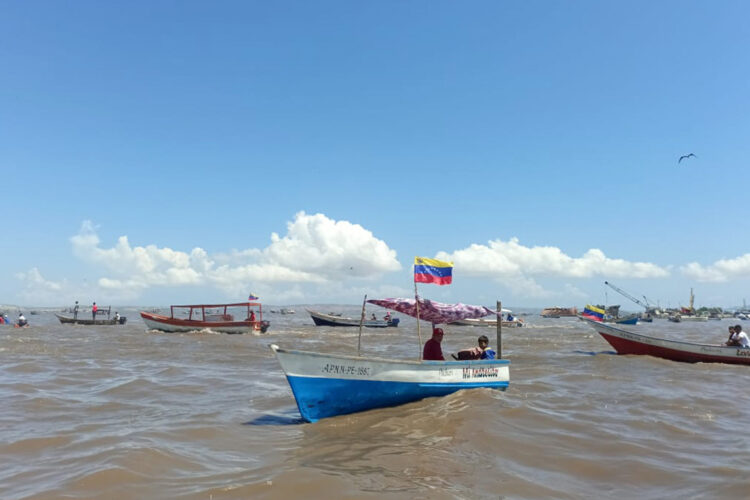 La dinámica económica en el Caribe venezolano ha sido afectada de distintas formas tras el despliegue naval de EE.UU. Foto: EFE/STR