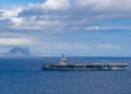El portaaviones USS Gerald R. Ford (CVN 78), el más grande del mundo, navega por el Estrecho de Gibraltar rumbo al mar Caribe, tras ser desplegado por orden del Pentágono. Washington, 1 de octubre de 2025. Foto: EFE/Alyssa Joy/Marina de EE.UU.